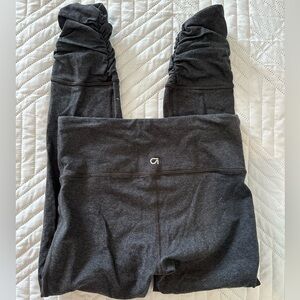 Gap fit Capri ruched leggings. Active wear. Hidden back pocket. XS petite